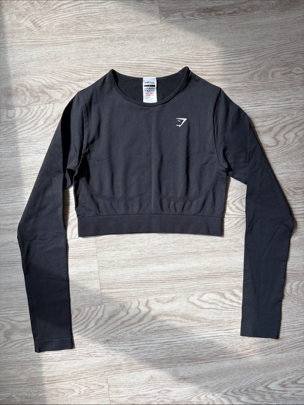 BRAND NEW! Gymshark Black Long-Sleeve Cropped Athletic Top